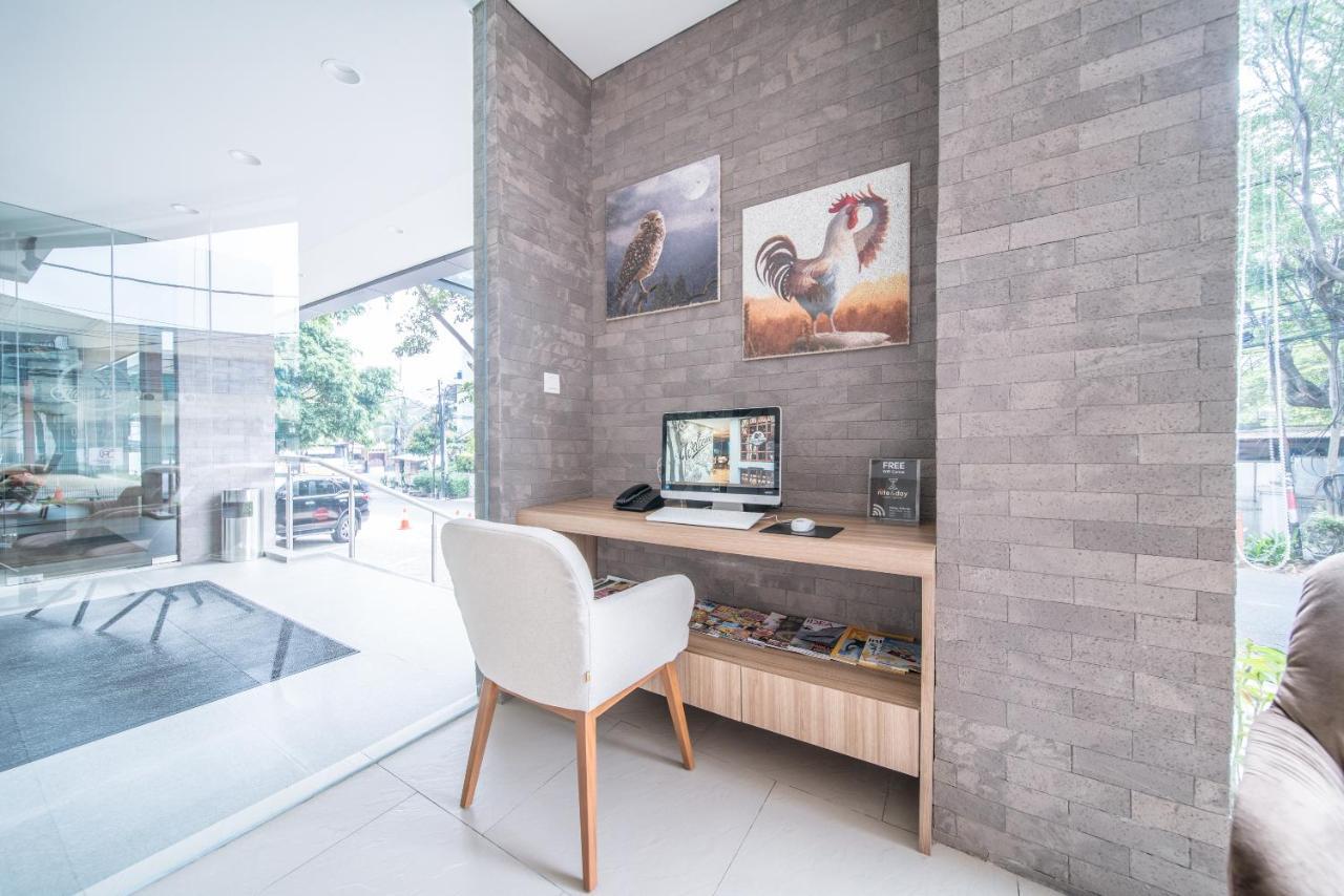 All Nite & Day Kebon Jeruk Jakarta Exterior photo